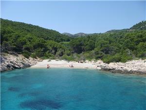 Secluded-bay-swim-cruise
