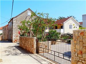 Maison Lara Croatie, Maison de pierres, Superficie 140,00 m2, Distance (vol d'oiseau) jusqu'au centre ville 150 m