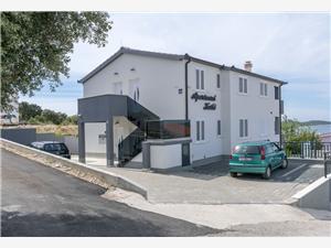 Namestitev z bazenom Riviera Šibenik,RezervirajKaticOd 121 €