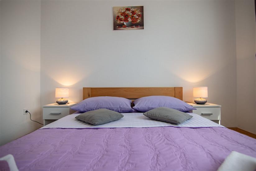 Room S1, for 5 persons
