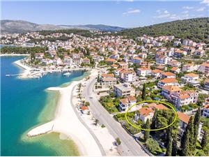 Ferienwohnungen Maja Okrug Gornji (Ciovo), Größe 65,00 m2, Luftlinie bis zum Meer 15 m