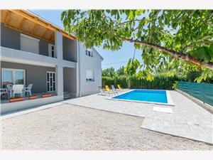 Namestitev z bazenom Riviera Zadar,RezervirajGardenOd 133 €