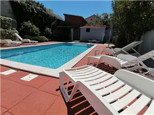 Namestitev z bazenom Riviera Zadar,RezervirajPOOLOd 190 €