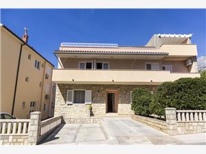 Apartments Ante Makarska, Size 42.00 m2, Accommodation with pool, Airline distance to the sea 120 m