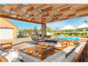 Haus Leonardo Dalmatien, Größe 300,00 m2, Privatunterkunft mit Pool, Entfernung vom Ortszentrum (Luftlinie) 800 m