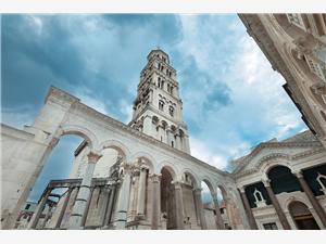 Peristyle-Square-Diocletians-Palace-Split