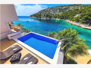 Maison Silva Razanj, Superficie 140,00 m2, Hébergement avec piscine, Distance (vol d'oiseau) jusque la mer 5 m