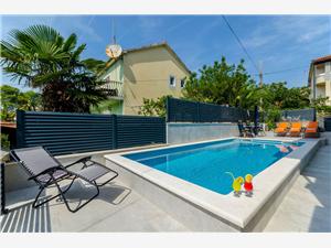 Apartments Pleasures Middle Dalmatian islands, Size 40.00 m2, Accommodation with pool, Airline distance to town centre 500 m
