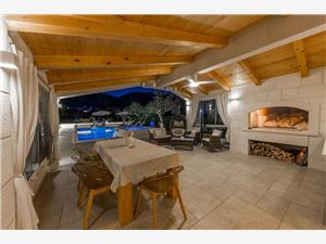 Villa Malo Split och Trogirs Riviera, Storlek 83,00 m2, Privat boende med pool, Luftavståndet till centrum 500 m
